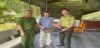 HẠT KIỂM LÂM KHU VỰC XI PHỐI HỢP TIẾP NHẬN VÀ THẢ VỀ TỰ NHIÊN 01 CÁ THỂ CU LY NHỎ