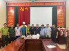 Hạt Kiểm lâm khu vực VIII cấp phát thiết bị, dụng cụ phòng cháy, chữa cháy rừng cho tổ bảo vệ rừng thôn Bản Khun, xã Bằng Lang  và thôn 4, xã Quang Bình, tỉnh Tuyên Quang