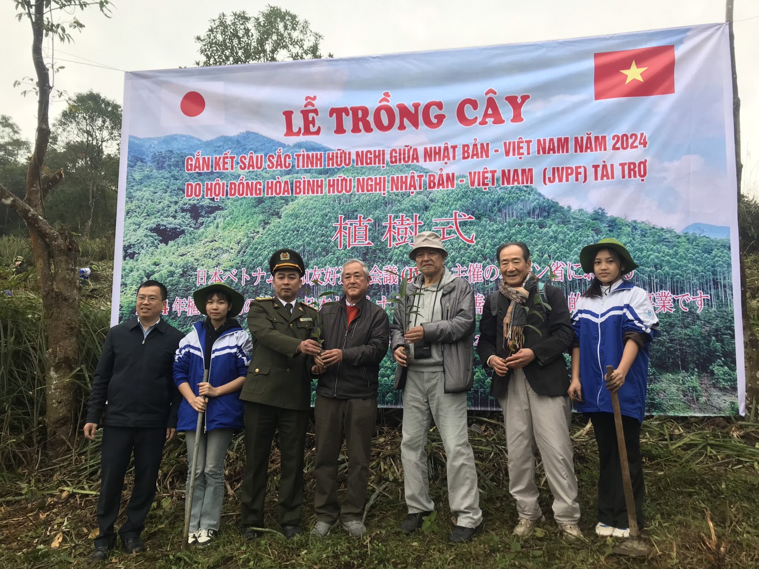 2 trồng cây