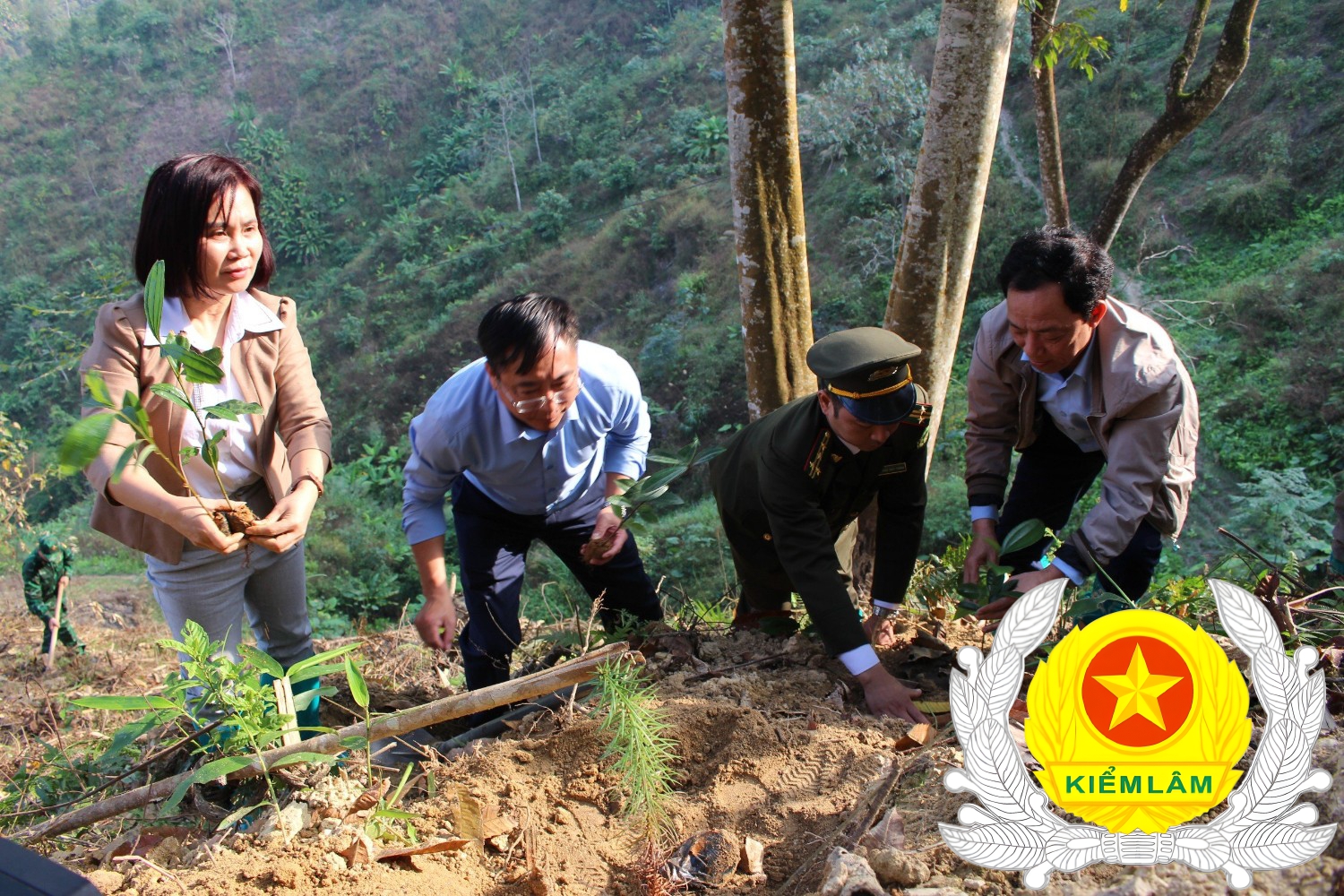 Ảnh Dâng hương và Trồng cây tại xã Thanh Thuỷ huyện Vị Xuyên