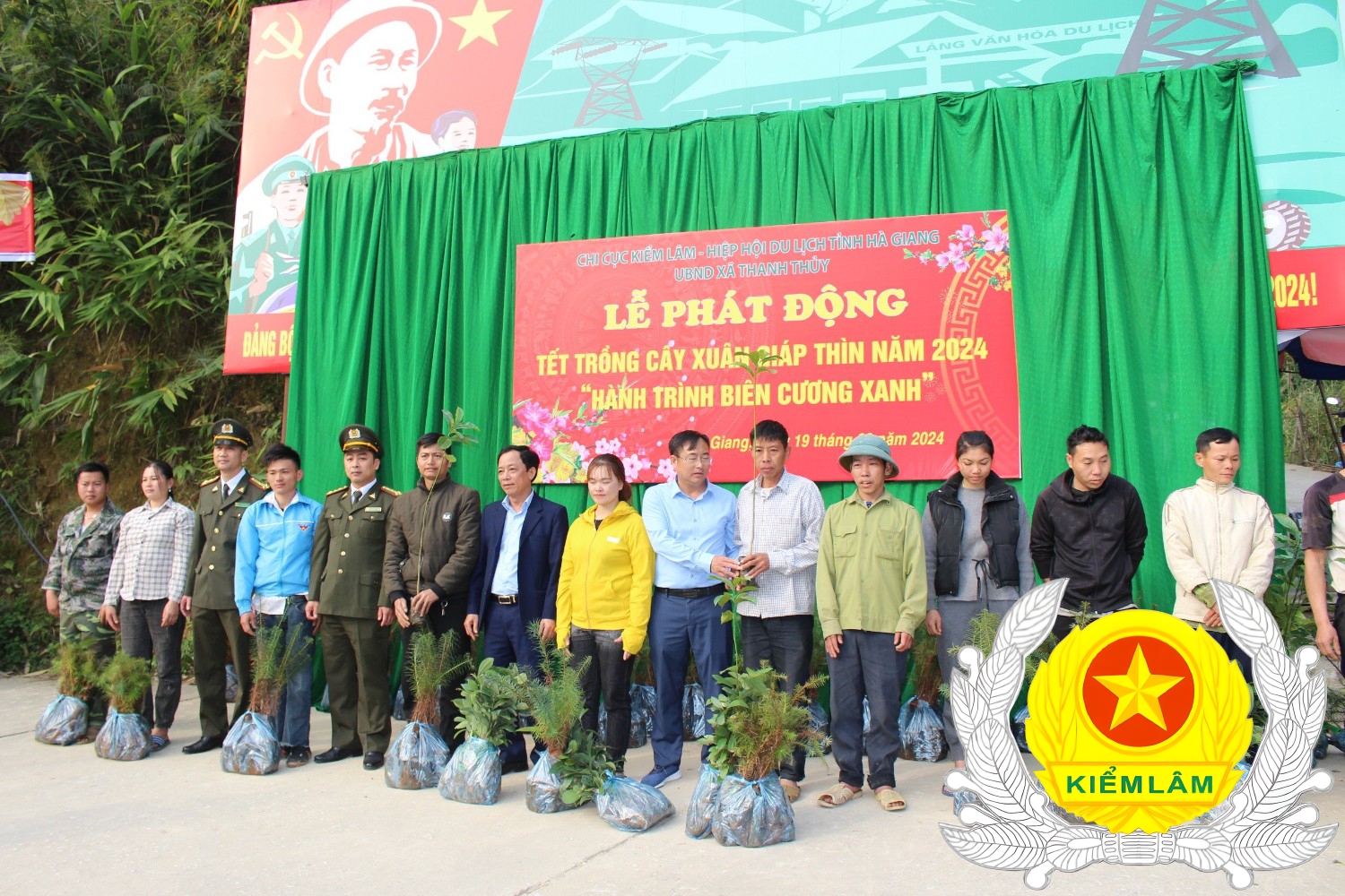 Ảnh Dâng hương và Trồng cây tại xã Thanh Thuỷ huyện Vị Xuyên